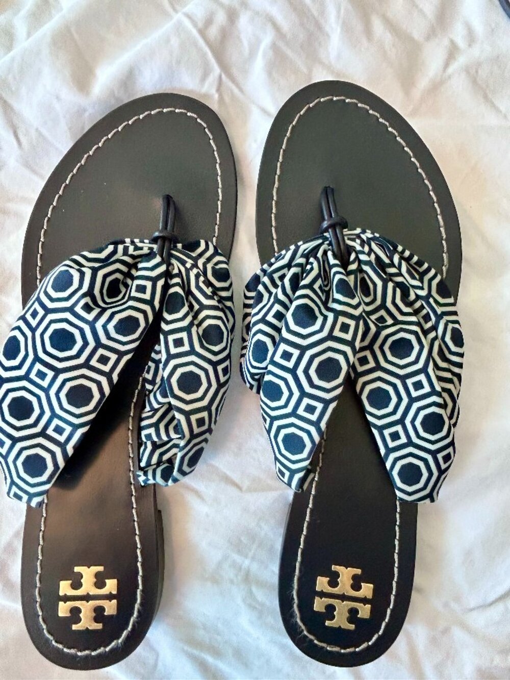 Tory Burch Carson Printed Satin Scarf Bow Thong Sandals – Size 8